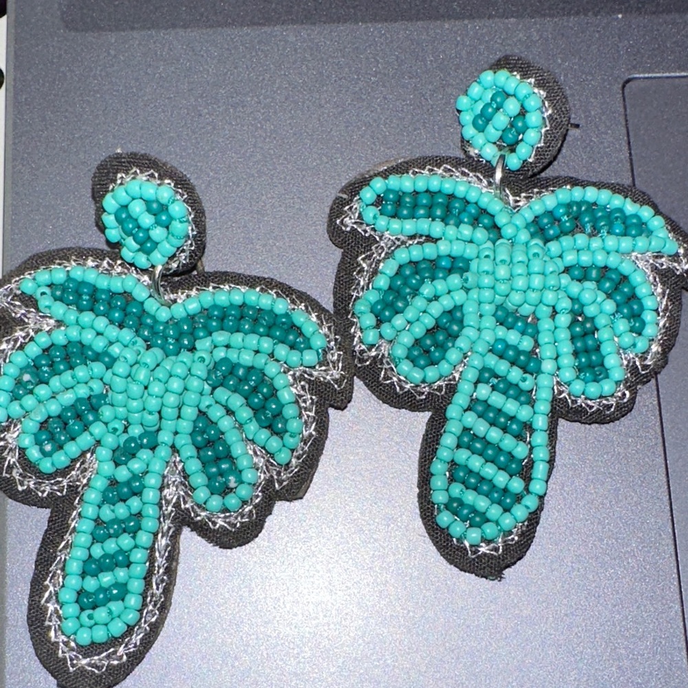 ⭐️5/$15 Beaded Palm Tree Earrings